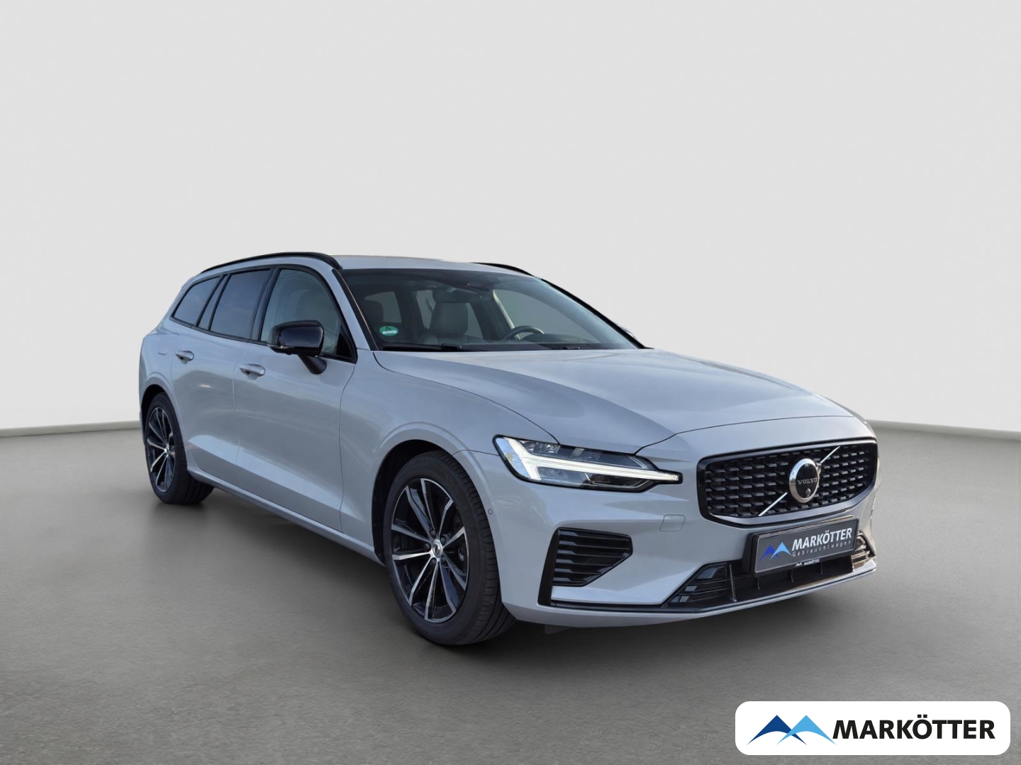 Fahrzeugabbildung Volvo V60 Plus Dark Recharge Plug-In Hybrid AWD