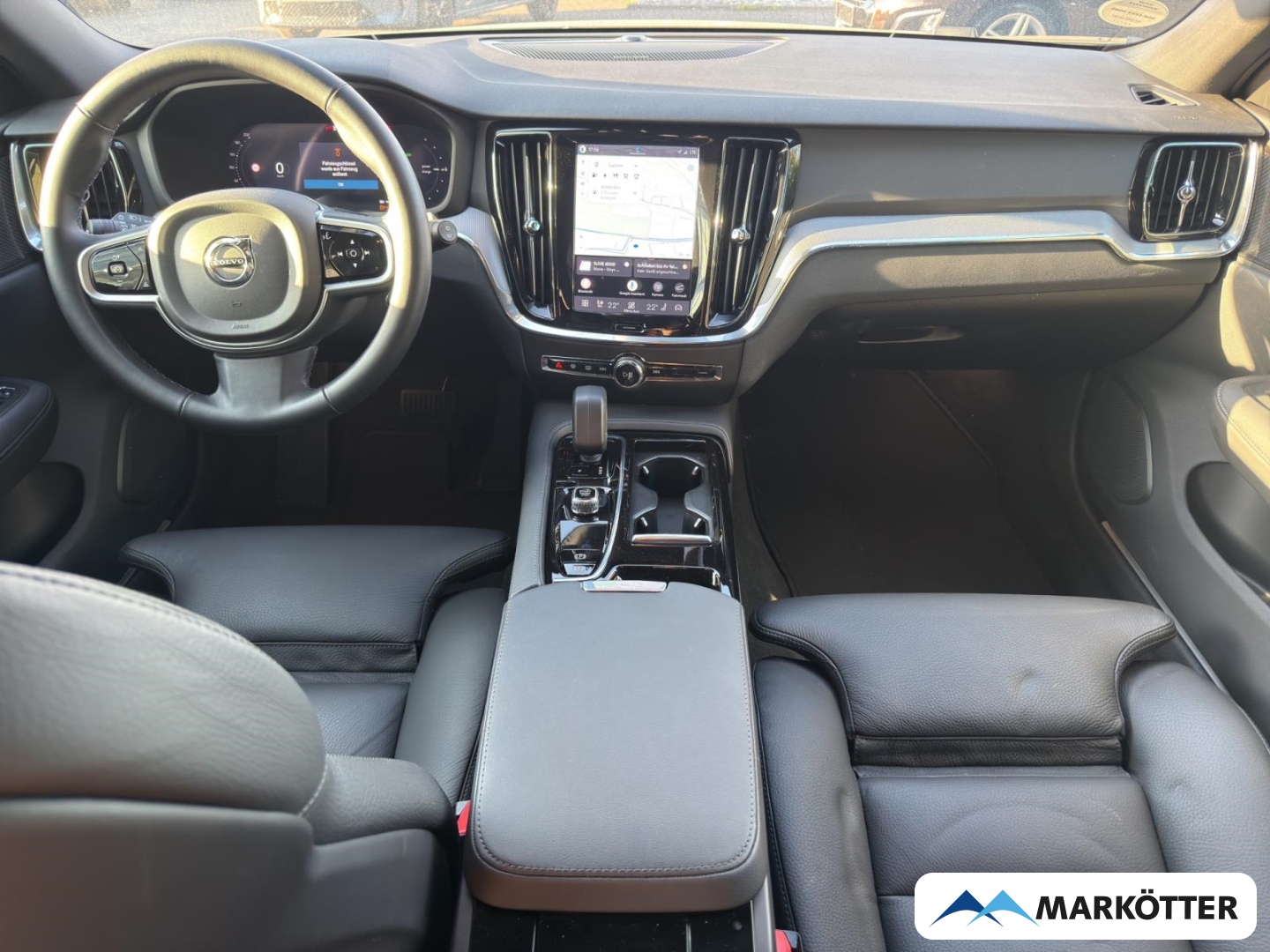 Fahrzeugabbildung Volvo V60 Plus Dark Recharge Plug-In Hybrid AWD