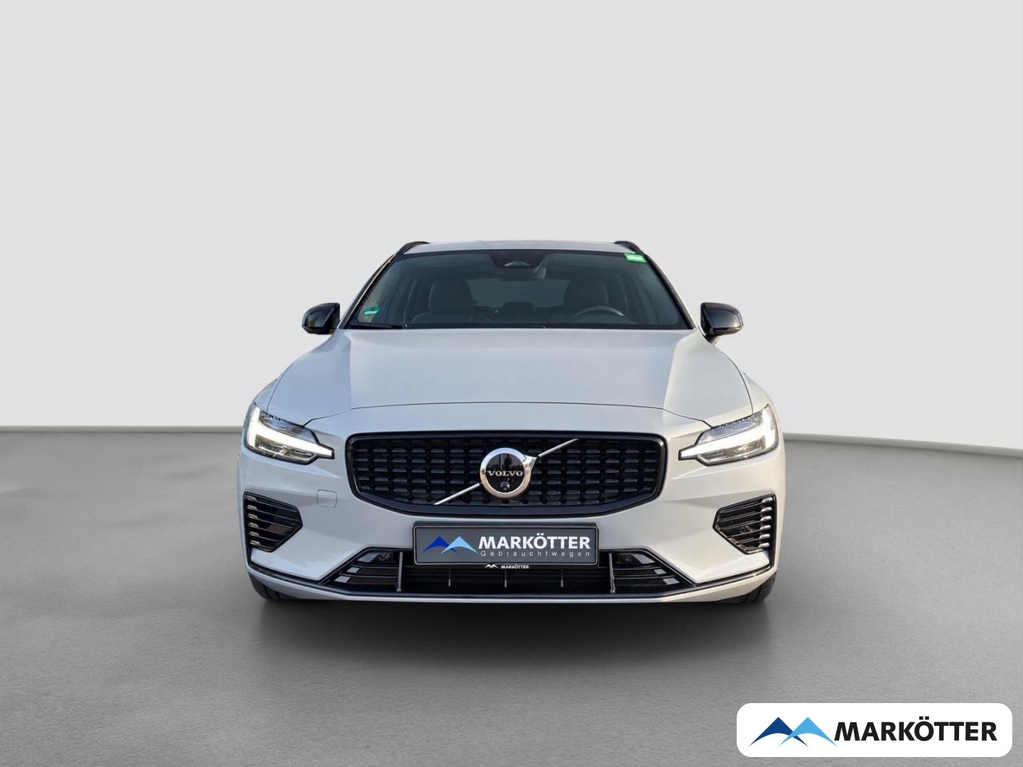 Fahrzeugabbildung Volvo V60 Plus Dark Recharge Plug-In Hybrid AWD