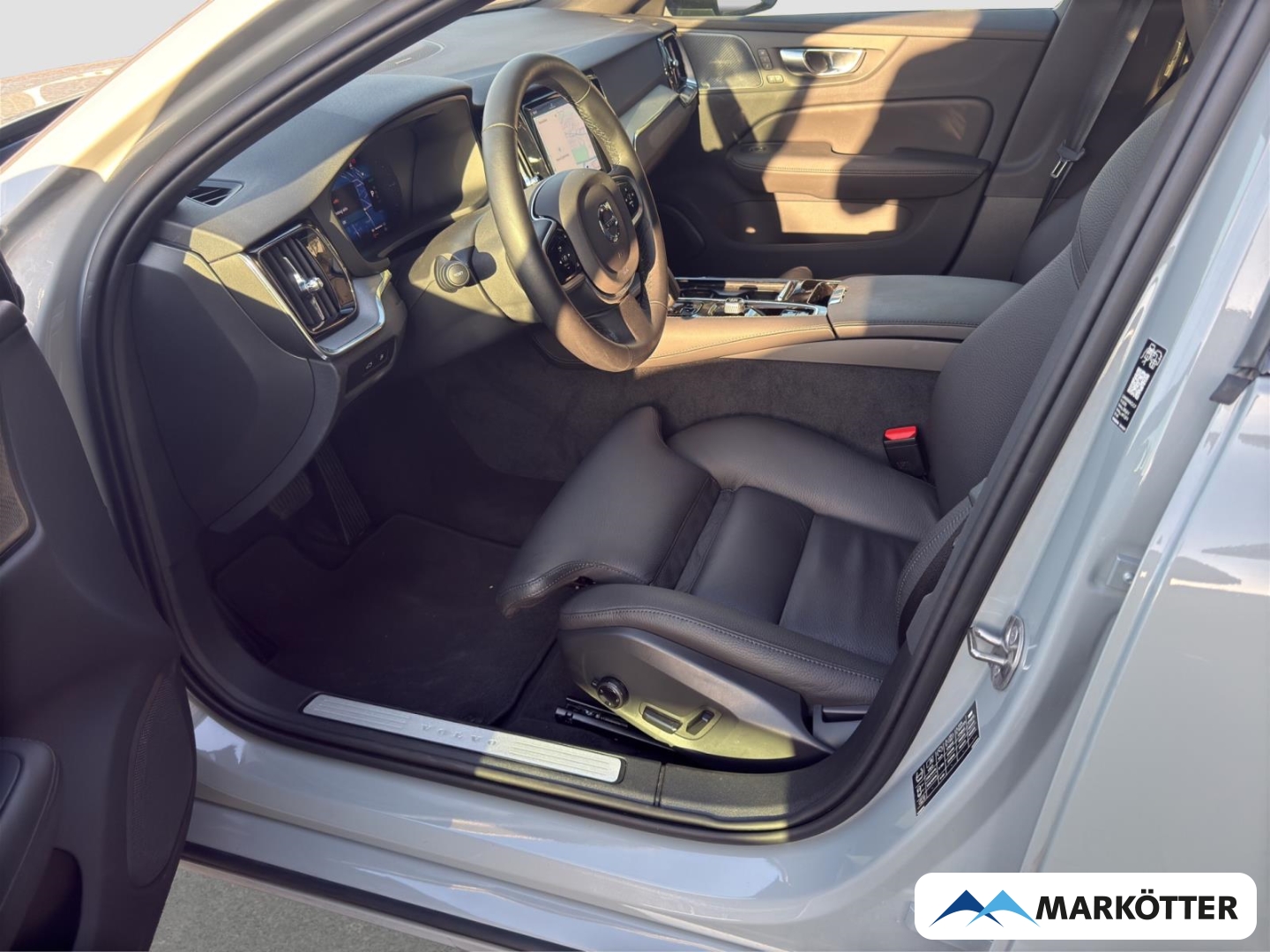 Fahrzeugabbildung Volvo V60 Plus Dark Recharge Plug-In Hybrid AWD