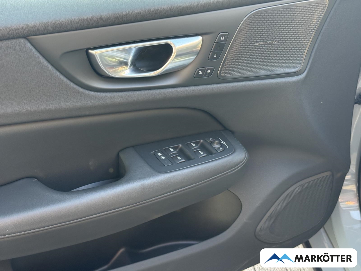 Fahrzeugabbildung Volvo V60 Plus Dark Recharge Plug-In Hybrid AWD