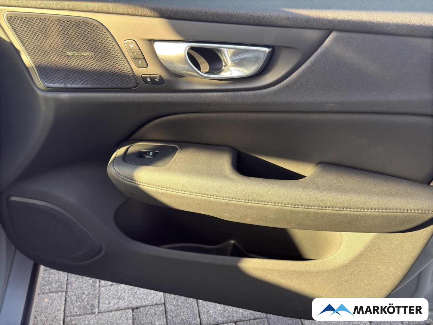 Fahrzeugabbildung Volvo V60 Plus Dark Recharge Plug-In Hybrid AWD