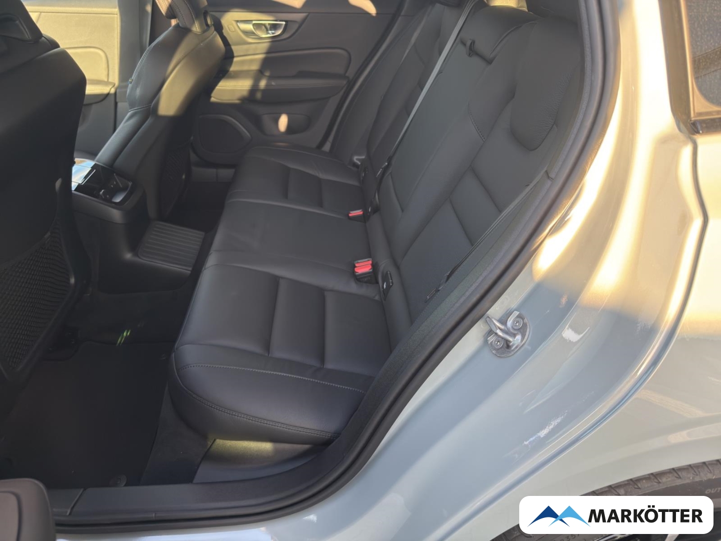 Fahrzeugabbildung Volvo V60 Plus Dark Recharge Plug-In Hybrid AWD