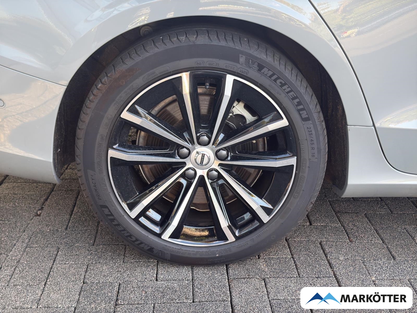 Fahrzeugabbildung Volvo V60 Plus Dark Recharge Plug-In Hybrid AWD