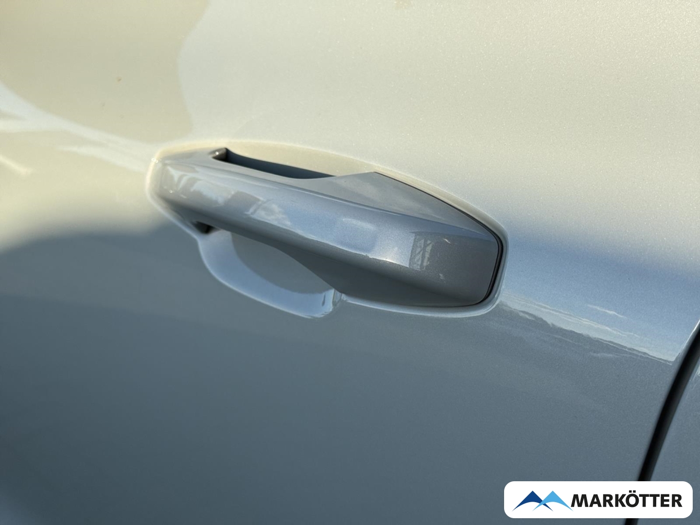 Fahrzeugabbildung Volvo V60 Plus Dark Recharge Plug-In Hybrid AWD