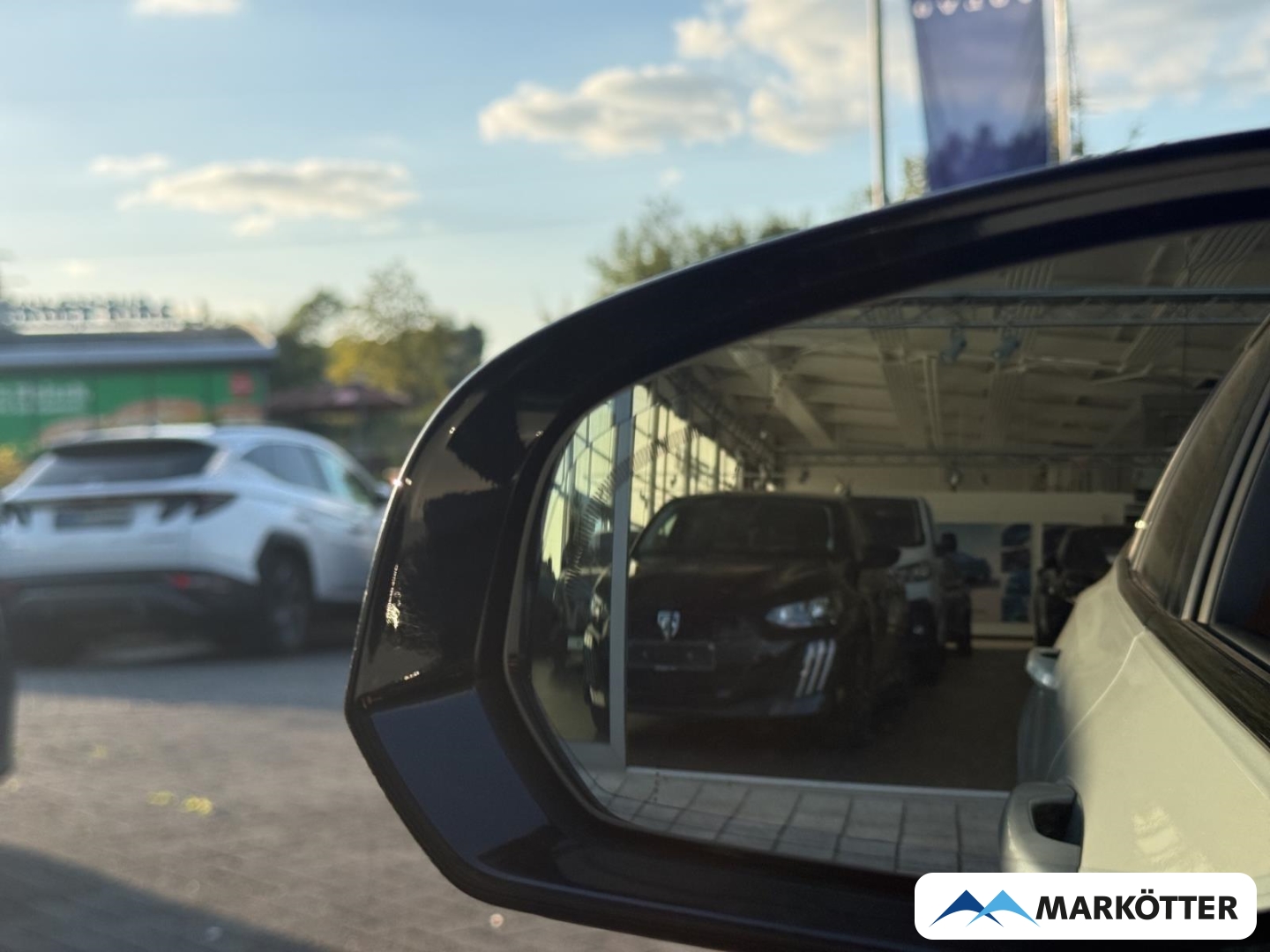 Fahrzeugabbildung Volvo V60 Plus Dark Recharge Plug-In Hybrid AWD