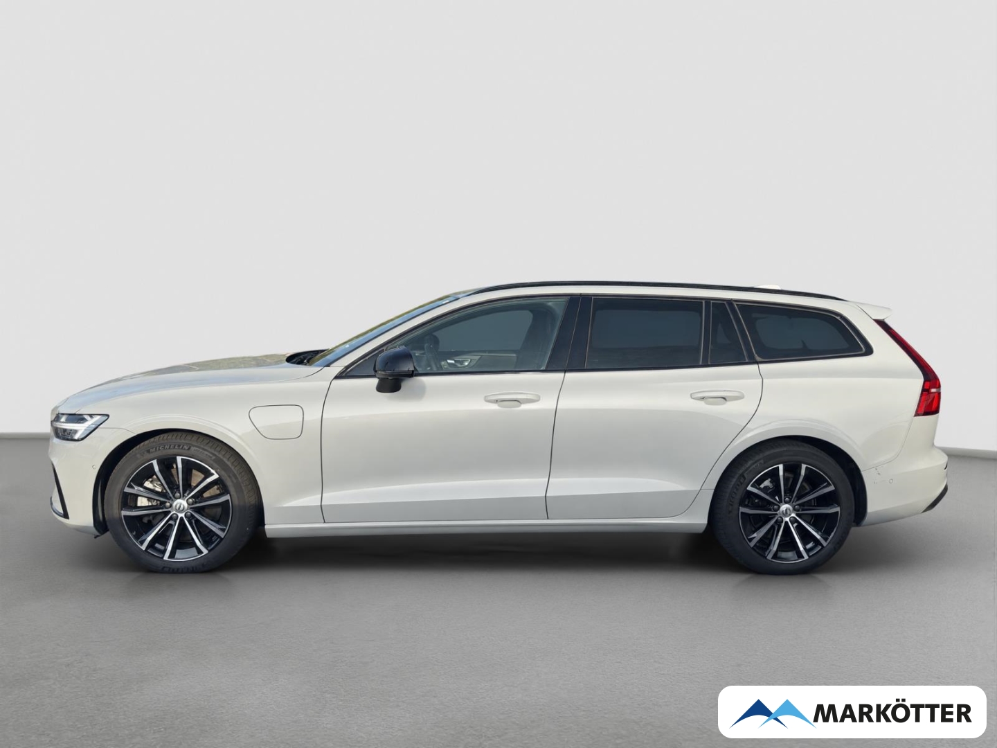 Fahrzeugabbildung Volvo V60 Plus Dark Recharge Plug-In Hybrid AWD