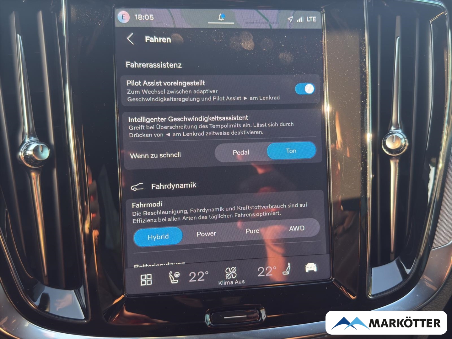 Fahrzeugabbildung Volvo V60 Plus Dark Recharge Plug-In Hybrid AWD