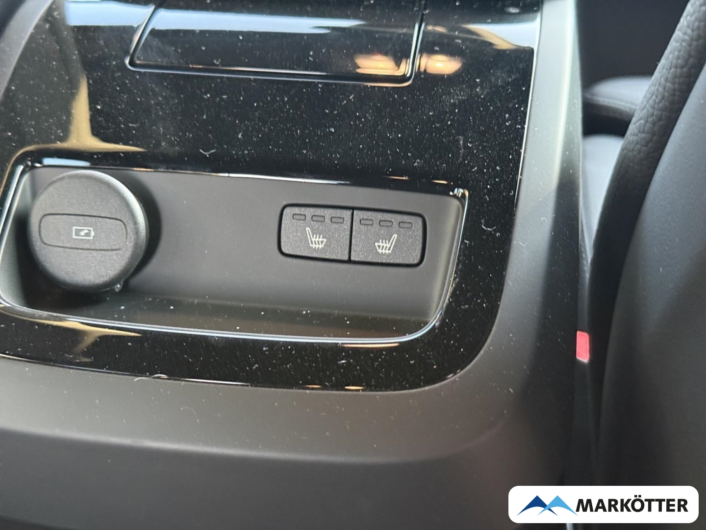 Fahrzeugabbildung Volvo V60 Plus Dark Recharge Plug-In Hybrid AWD
