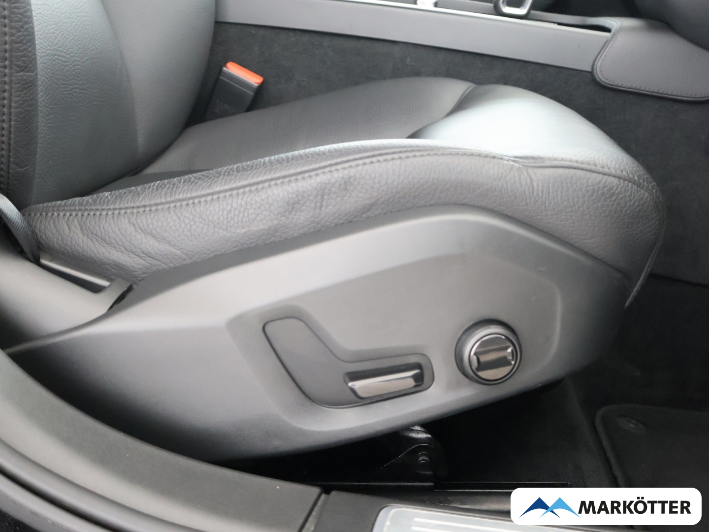 Fahrzeugabbildung Volvo V90 B4 Momentum Pro AHK/Voll-LED/KAMERA/FSH
