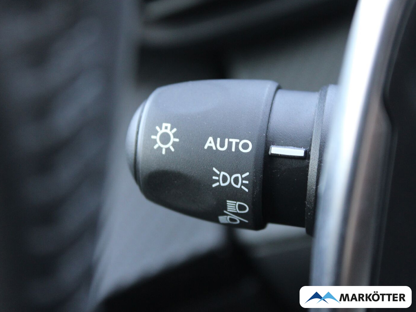 Fahrzeugabbildung Peugeot 2008 Allure PDC/LED/SHZ/KLIMA/TEMPOMAT/NAVI