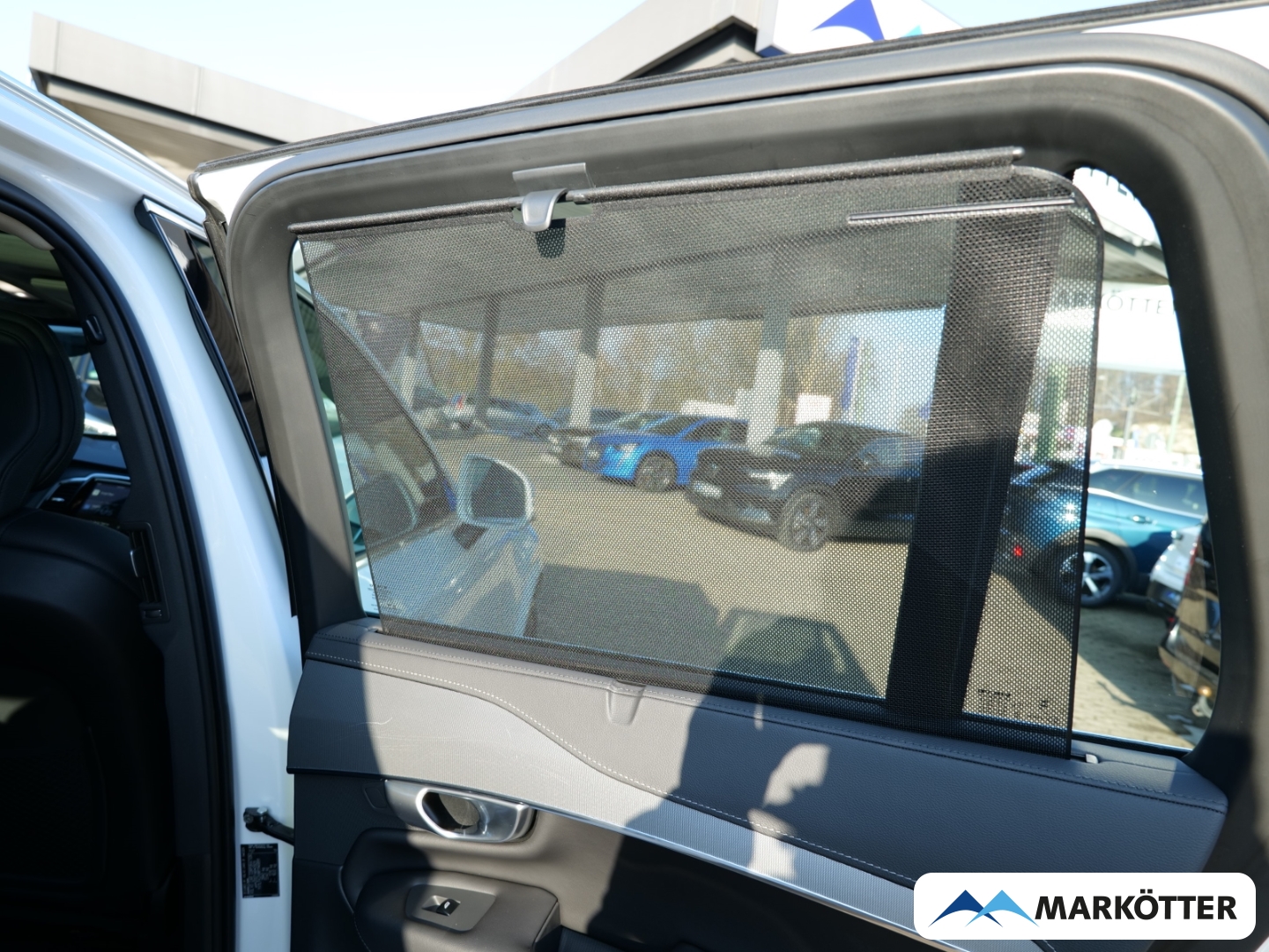 Fahrzeugabbildung Volvo XC90 B5 AWD Plus Bright 7-Sitzer PANO/AHK/CAM/