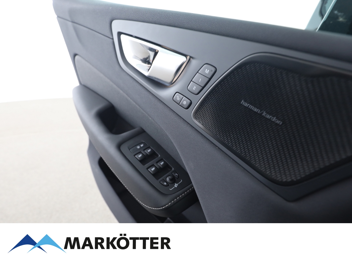 Fahrzeugabbildung Volvo XC60 T6 Recharge Plug-In Hybrid AWD Plus Dark ACC