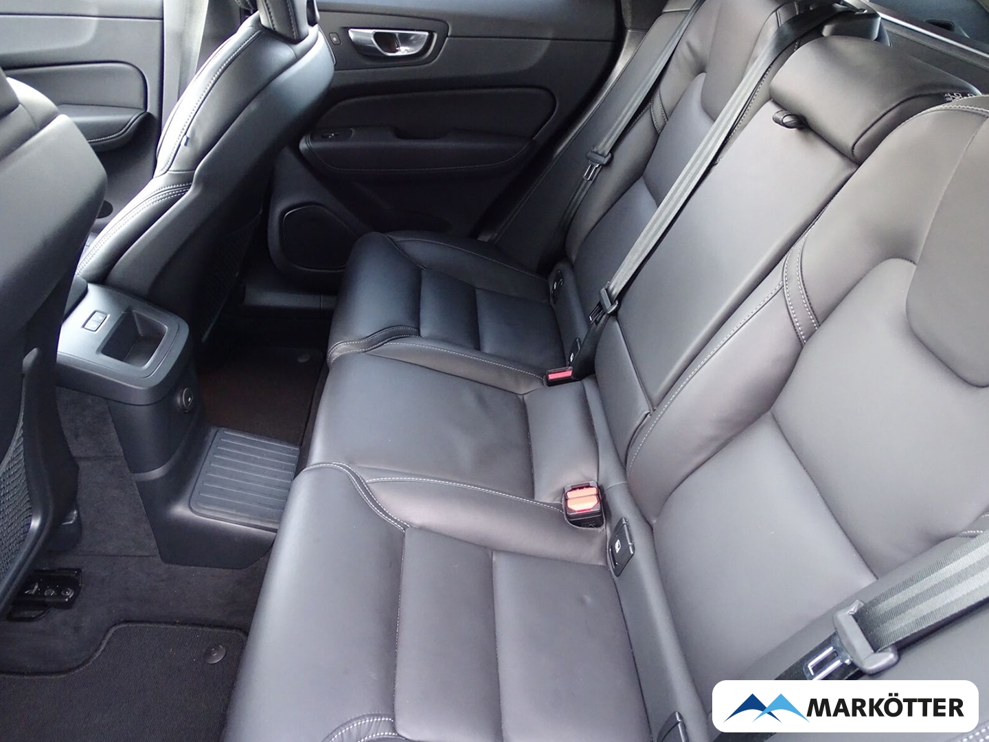 Fahrzeugabbildung Volvo XC60 T8 Ultra Dark AWD B&W/360°CAM/BLIS/PANO/ACC