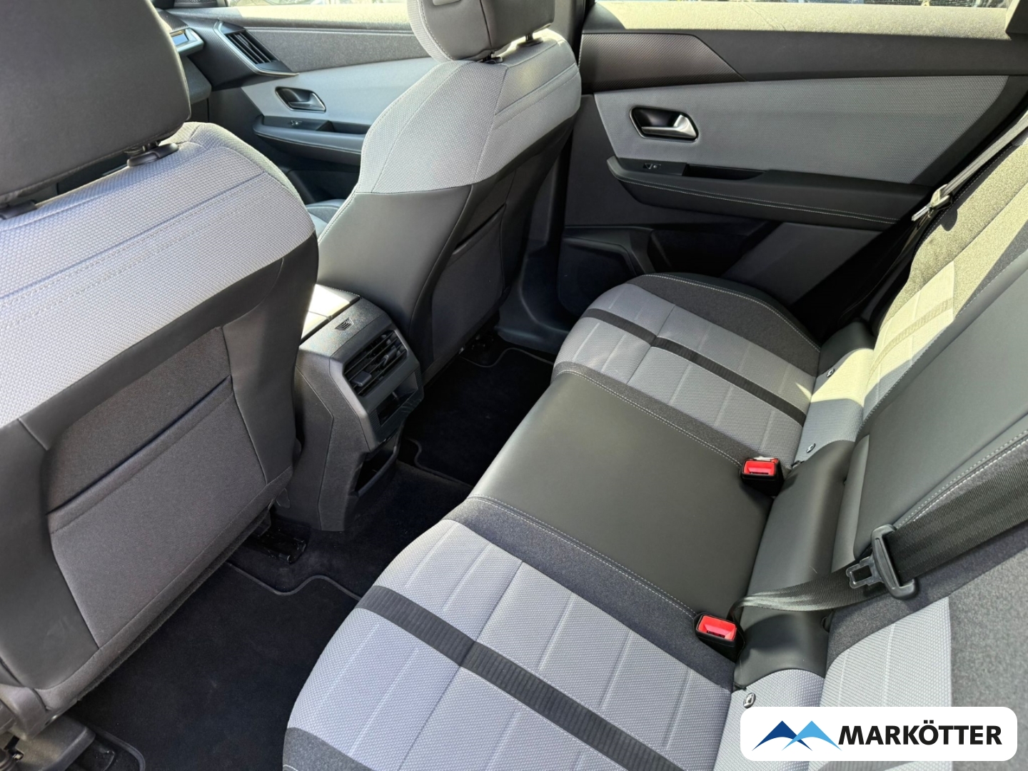 Fahrzeugabbildung Opel Grandland 1.2 GS 48V Mild-Hybrid 100 ACC/CAM/SHZ