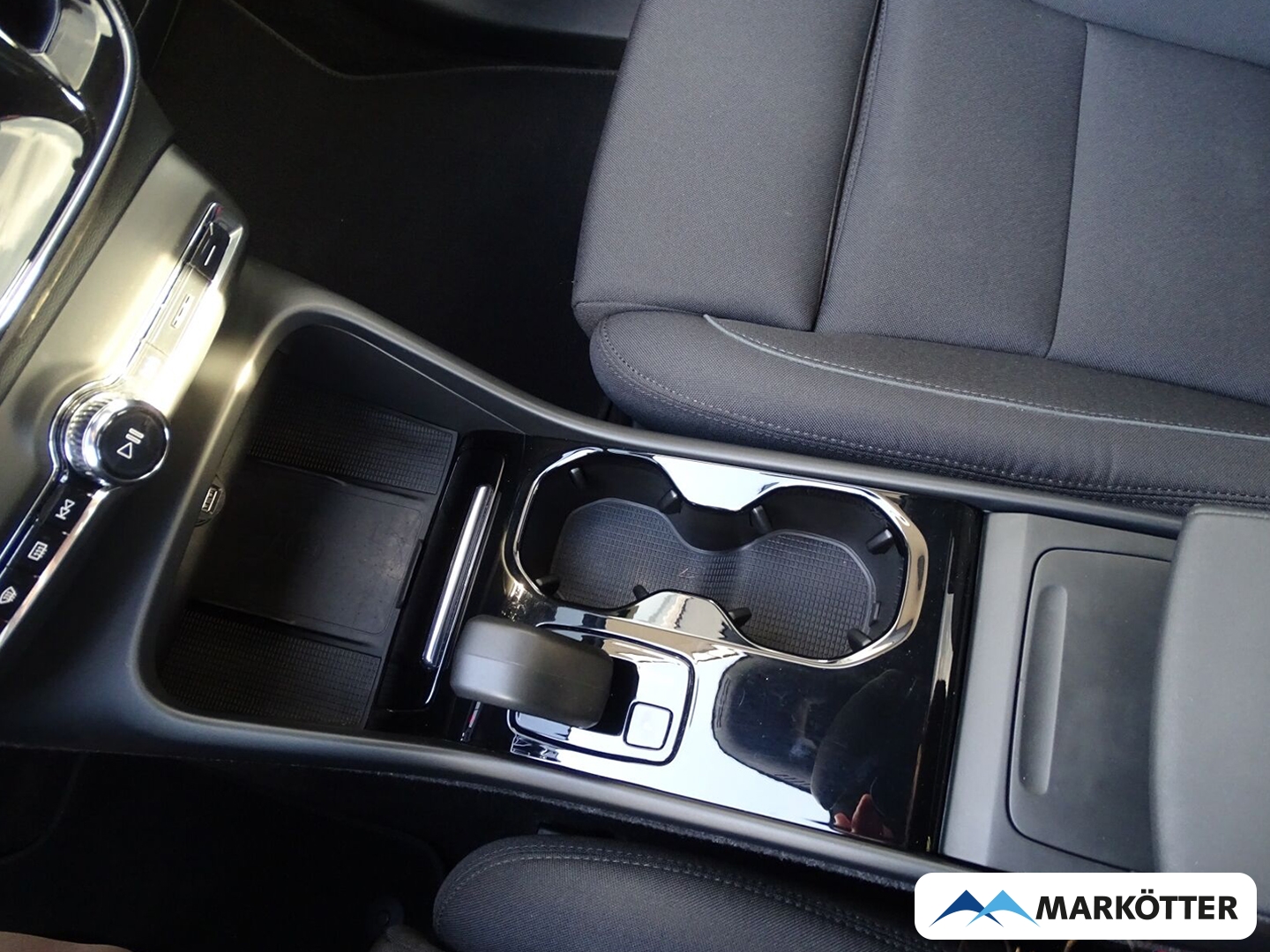 Fahrzeugabbildung Volvo C40 Core Recharge Pure Electric PANO/AHK/STHZ