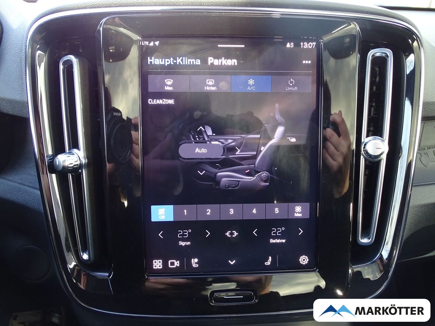 Fahrzeugabbildung Volvo C40 Core Recharge Pure Electric PANO/AHK/STHZ