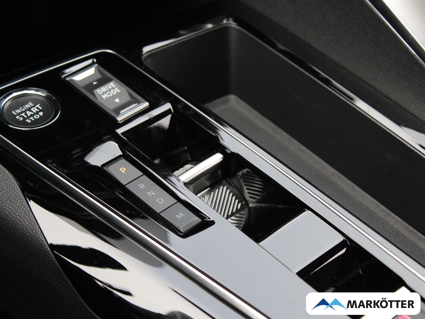 Fahrzeugabbildung Peugeot 3008 GT Hybrid 136 e-DSC6 ACC/AHK/SHZ/CAM/KEYLESS