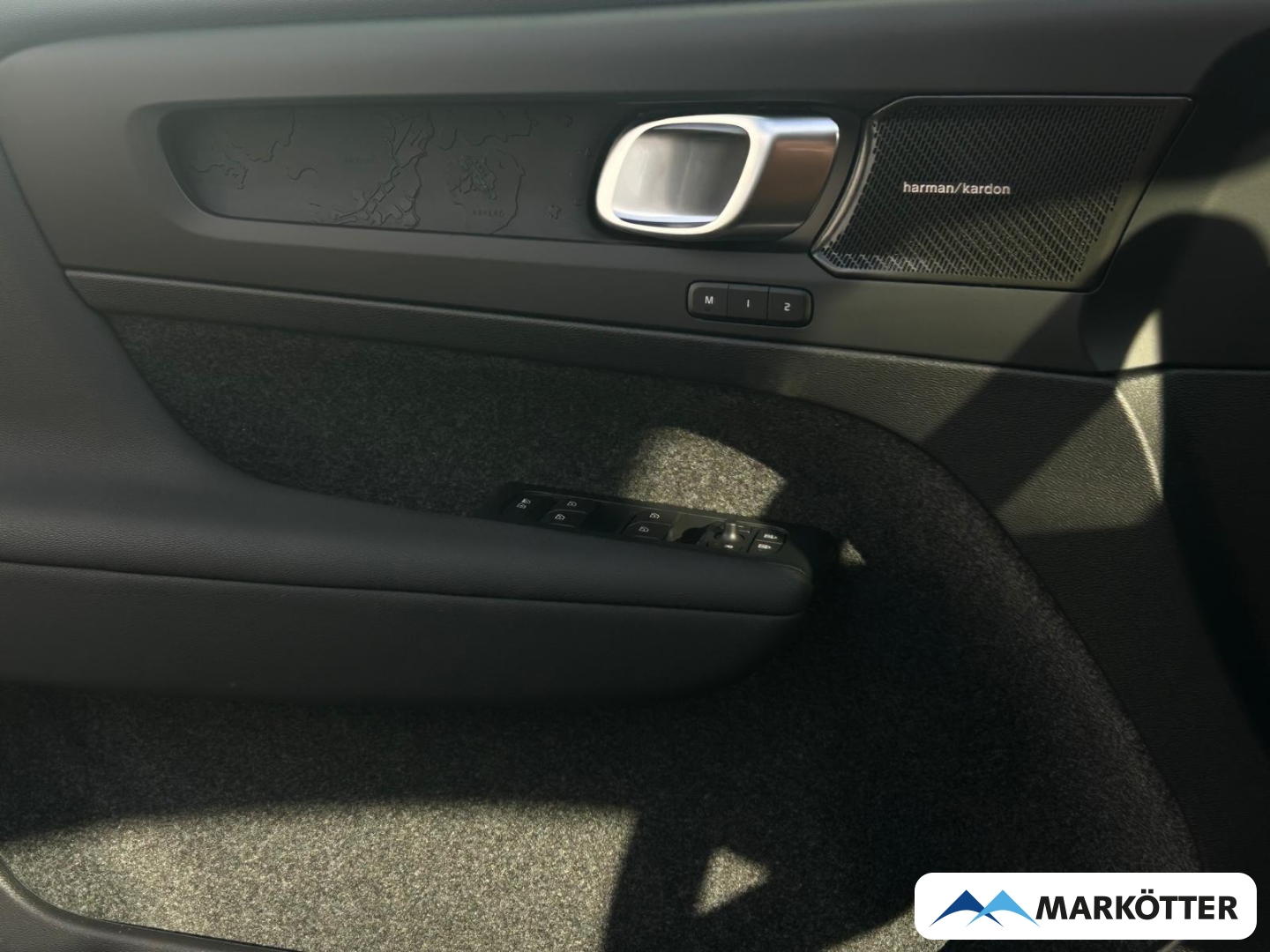 Fahrzeugabbildung Volvo EX40 175 kW Single Motor RWD Plus Dark ACC/360°