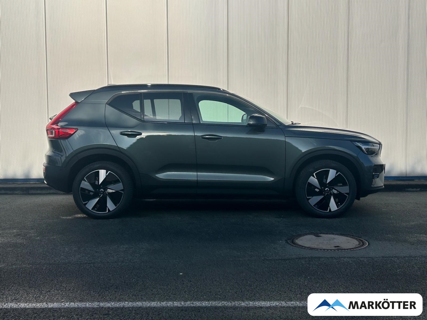 Fahrzeugabbildung Volvo EX40 175 kW Single Motor RWD Plus Dark ACC/360°