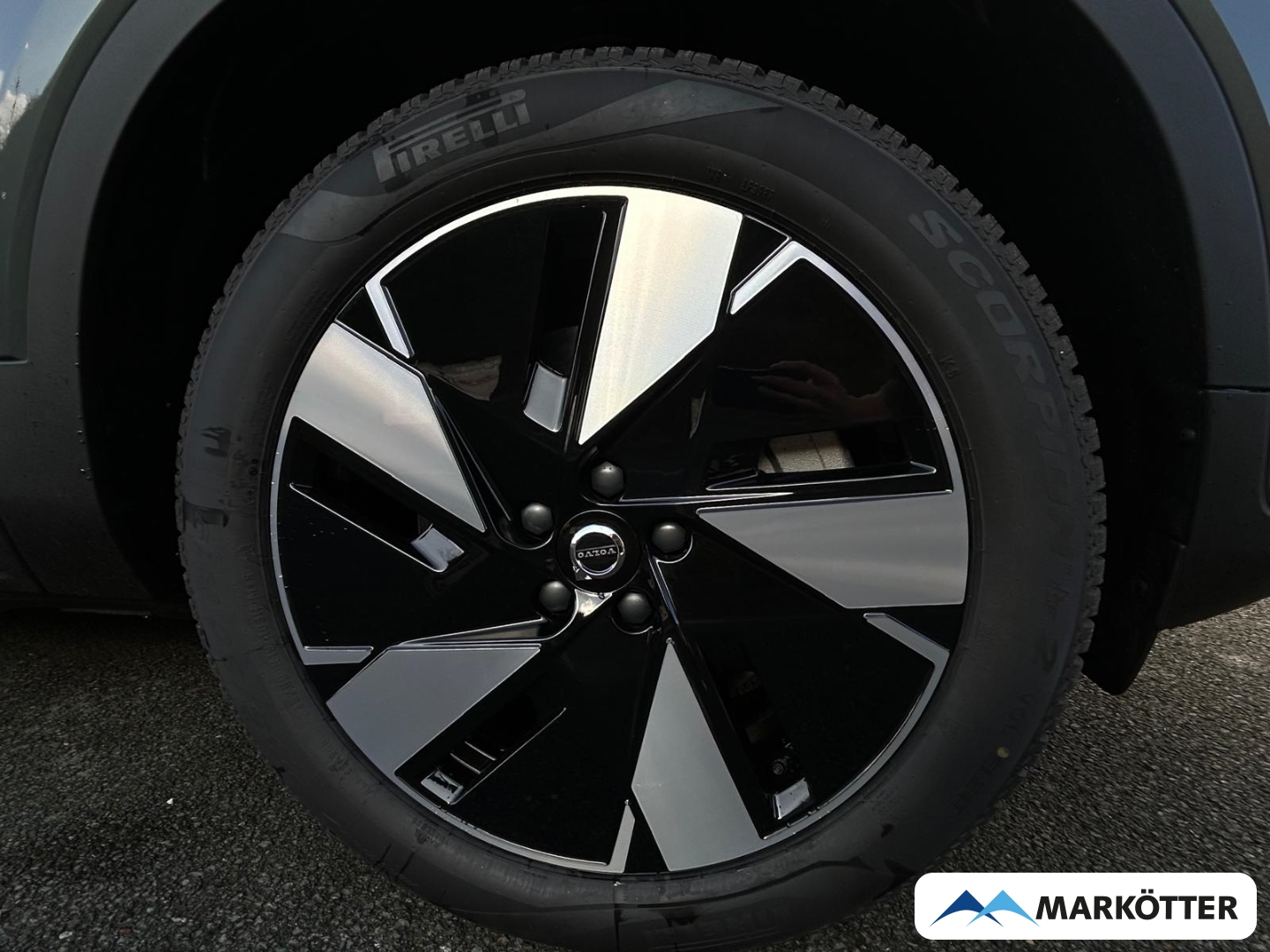 Fahrzeugabbildung Volvo EX40 175 kW Single Motor RWD Plus Dark ACC/360°