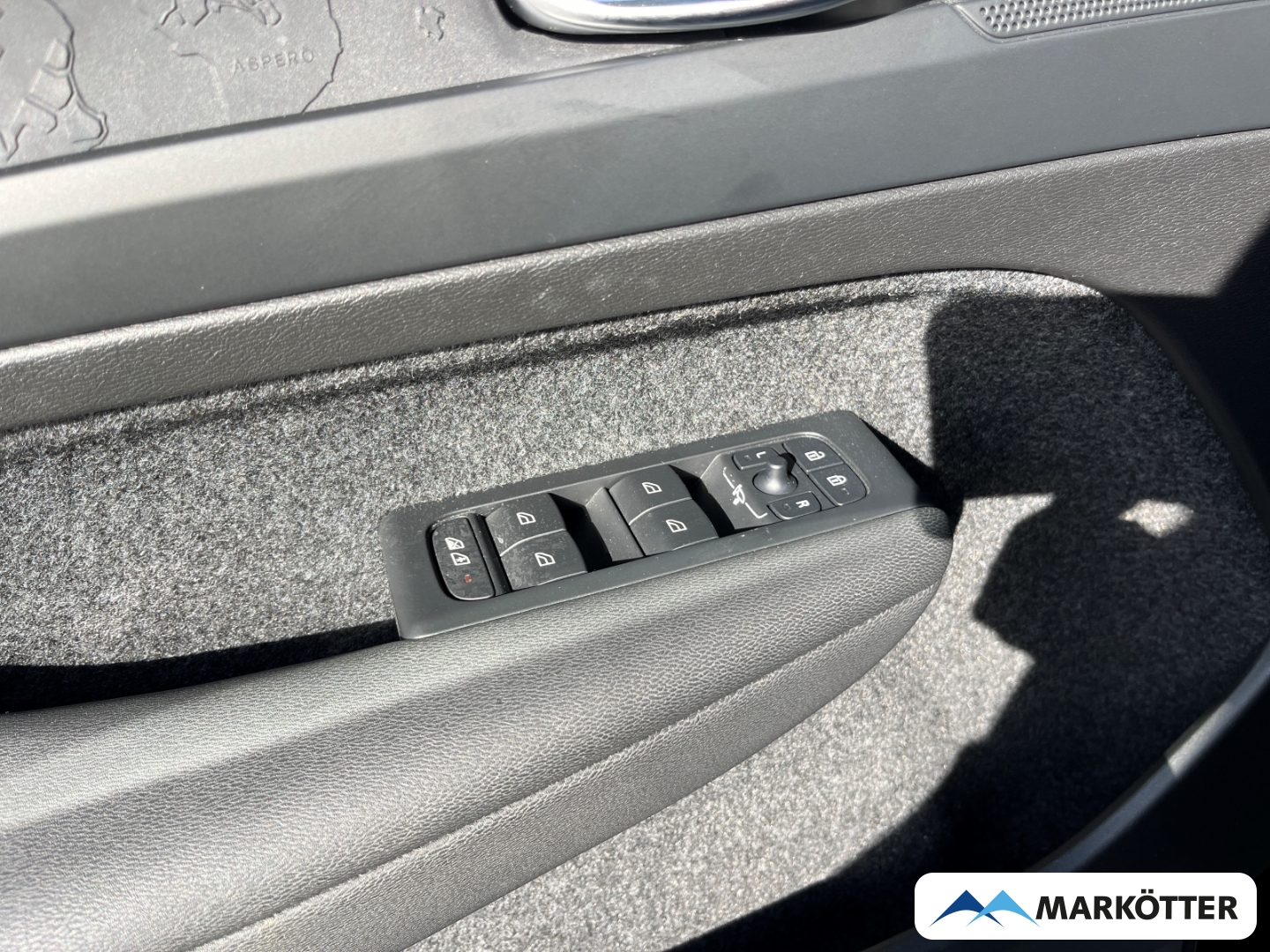 Fahrzeugabbildung Volvo XC40 Plus Recharge ACC/BLIS/Keyless/Lenkrheiz