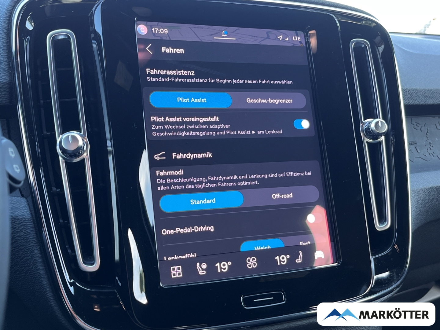 Fahrzeugabbildung Volvo XC40 Plus Recharge ACC/BLIS/Keyless/Lenkrheiz