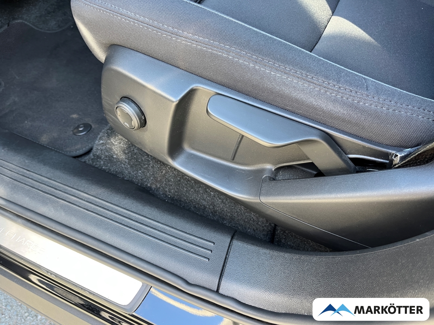 Fahrzeugabbildung Volvo XC40 Plus Recharge ACC/BLIS/Keyless/Lenkrheiz