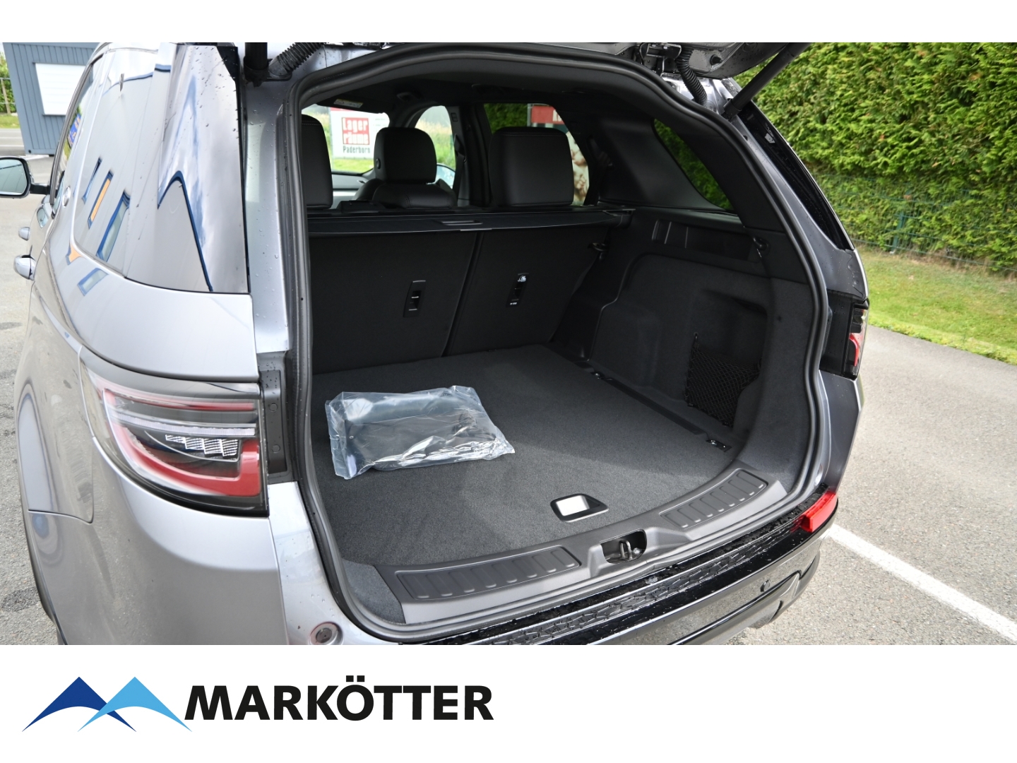 Fahrzeugabbildung Land Rover Discovery Sport AWD 2.0 D165 Dynamic SE D165/AHK/Merdian/20 Zoll Black
