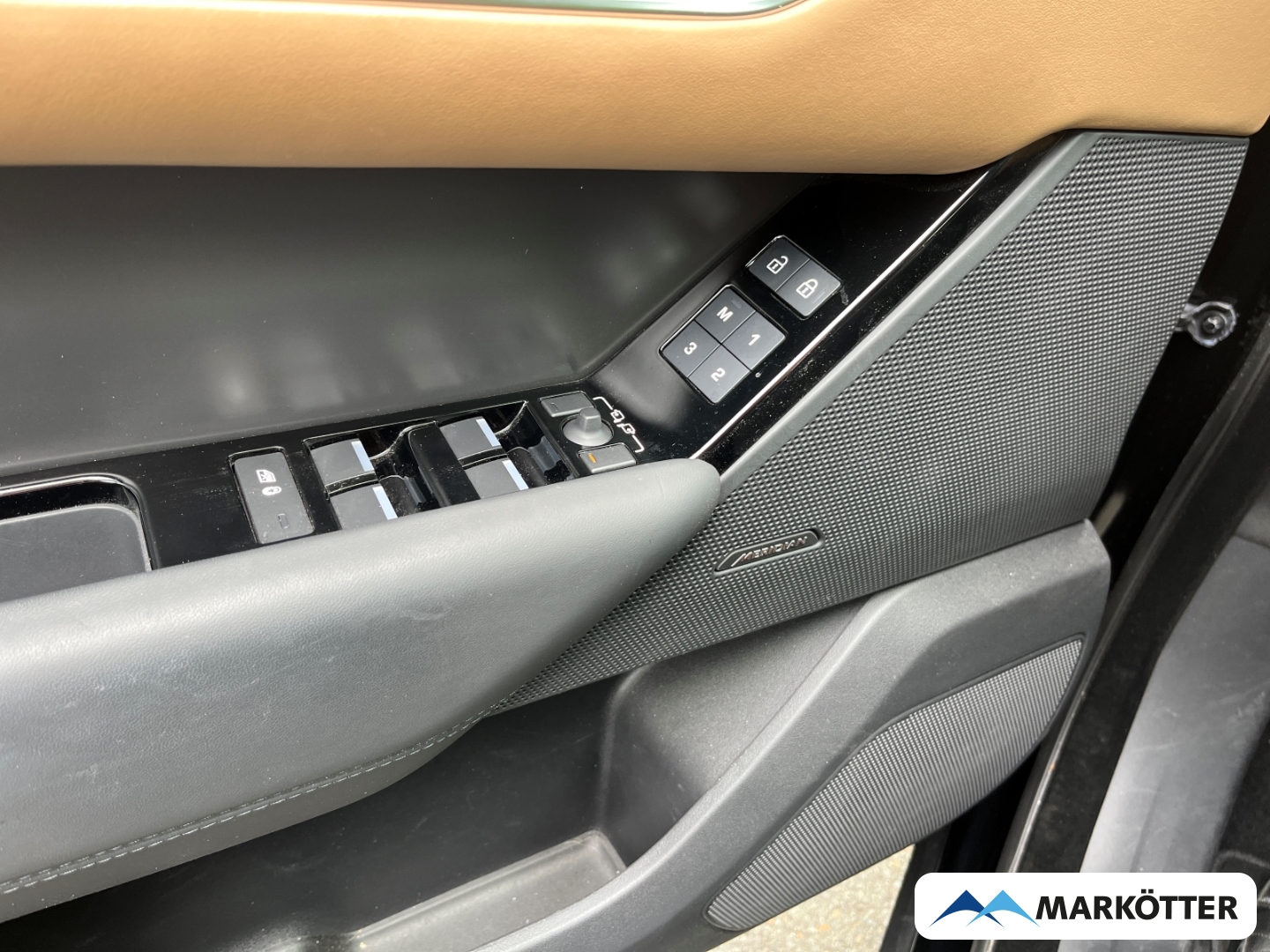 Fahrzeugabbildung Land Rover Range Rover Velar D300 R-Dynamic HSE Standheiz