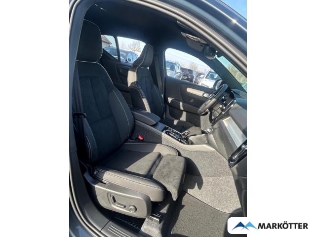 Fahrzeugabbildung Volvo XC40 B3 Plus Black Edition/LHZ/LED/360°CAM/FSHZ