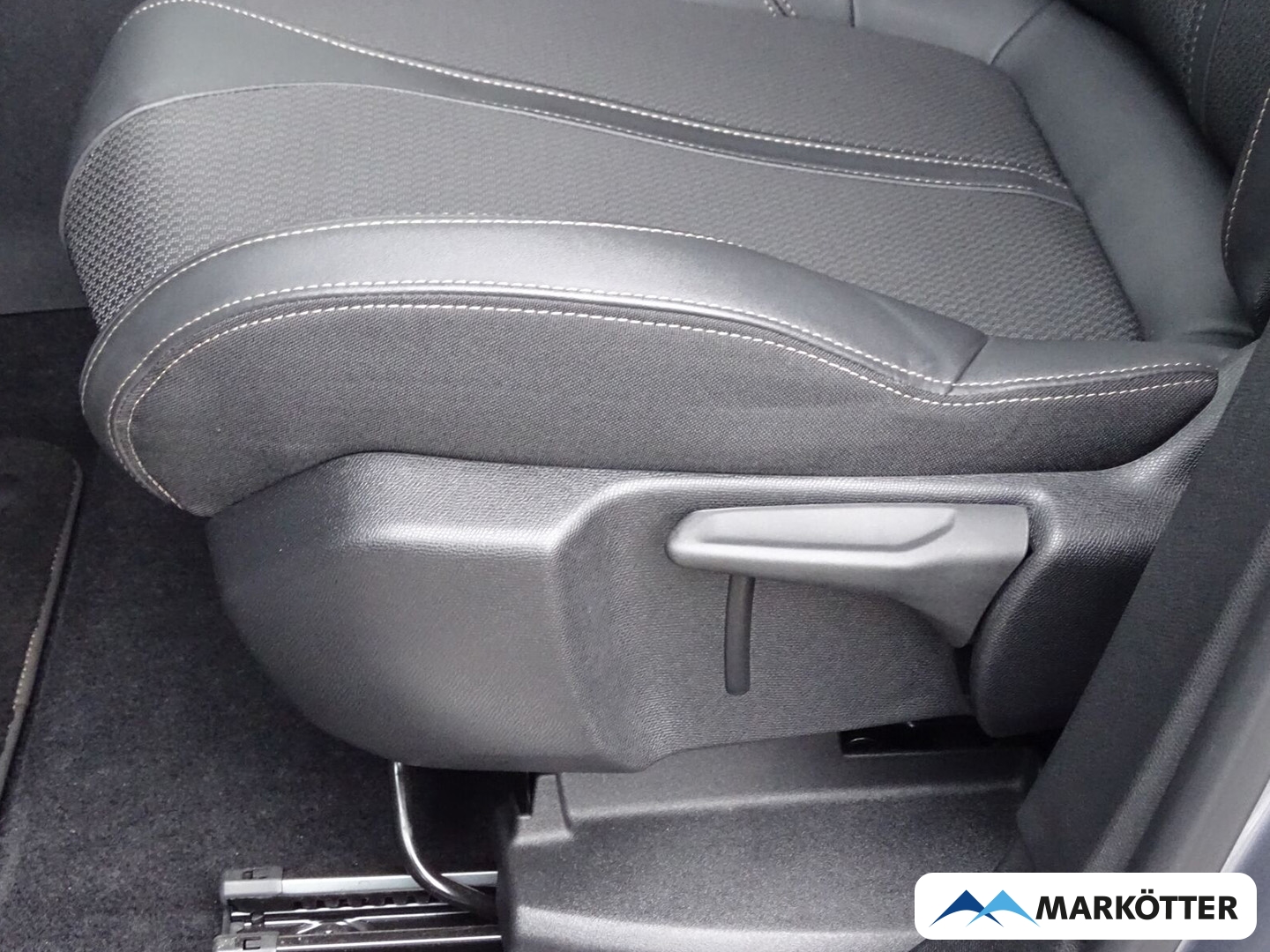 Fahrzeugabbildung Peugeot 3008 Hybrid 136 GT ACC/PDC/LED/SHZ/Navi