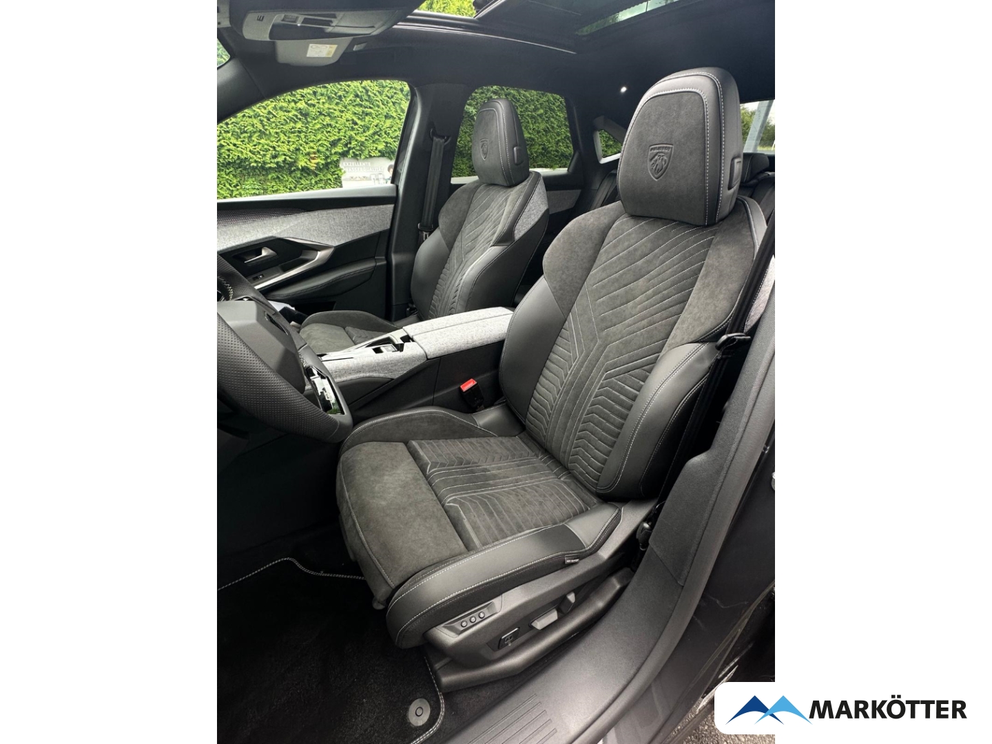 Fahrzeugabbildung Peugeot 3008 Elektromotor 230 Long Range GT Pano/Allwetterr