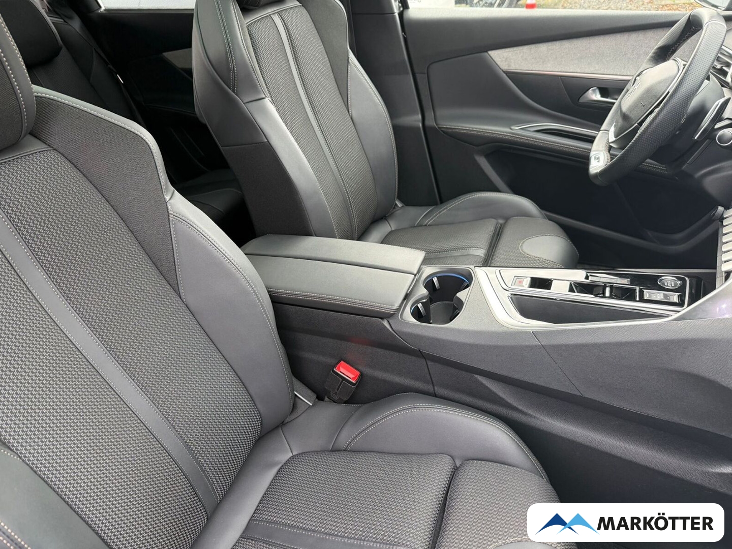 Fahrzeugabbildung Peugeot 5008 GT 7-Sitzer ACC/BLIS/CAM/MASSAGE/SHZ/PANO