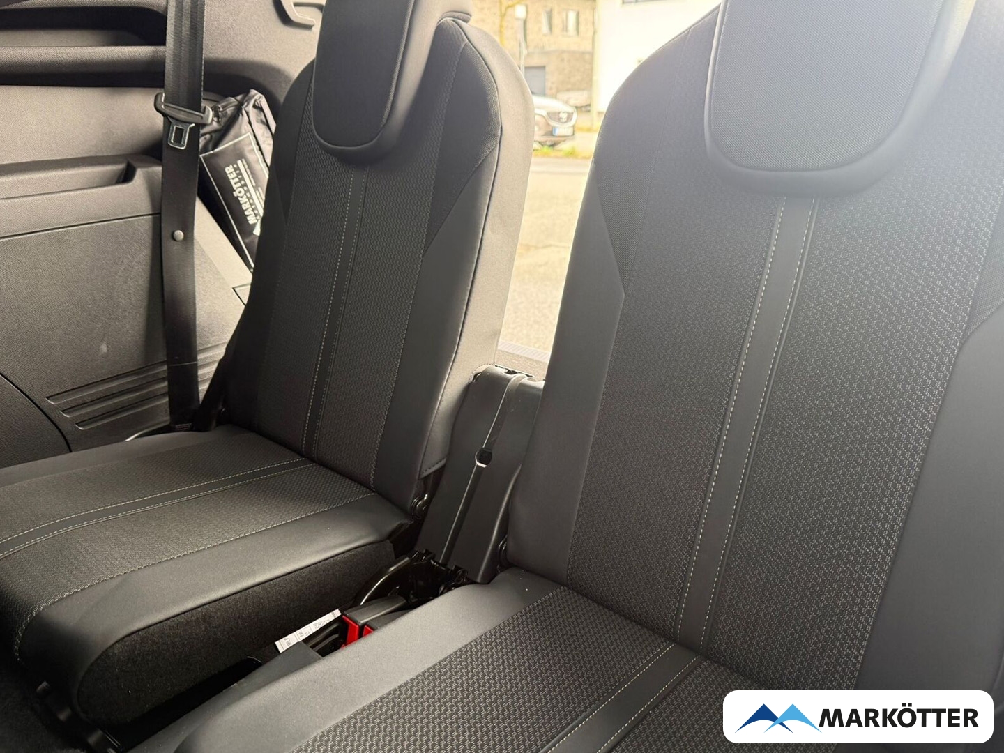 Fahrzeugabbildung Peugeot 5008 GT 7-Sitzer ACC/BLIS/CAM/MASSAGE/SHZ/PANO