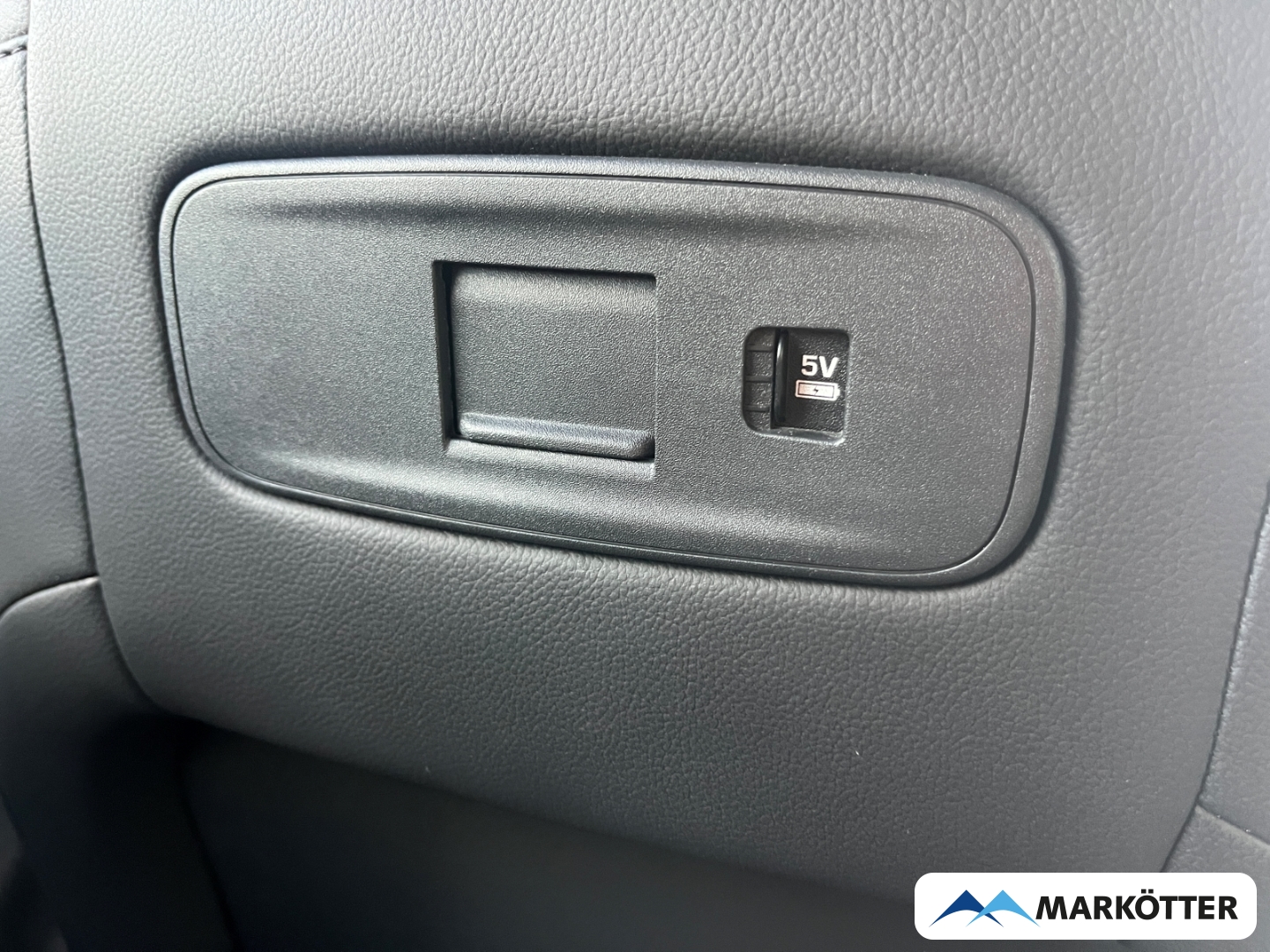 Fahrzeugabbildung Land Rover Discovery Sport D200 SE R-Dynamic/Black-Pkt/AHK