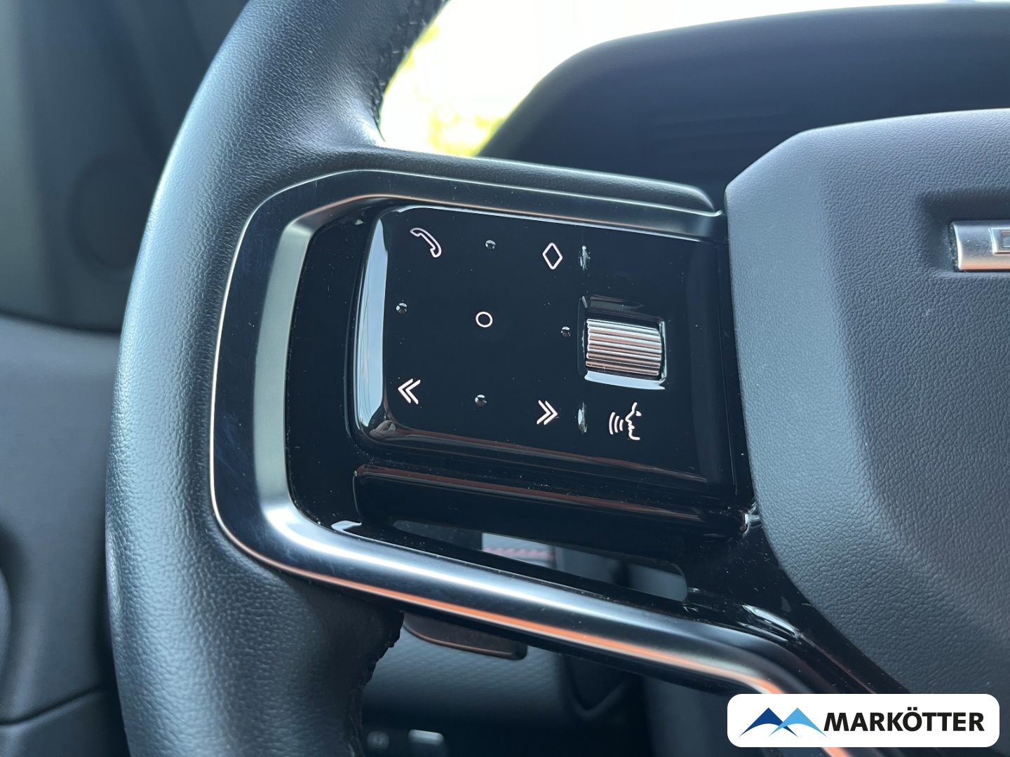 Fahrzeugabbildung Land Rover Discovery Sport D200 SE R-Dynamic/Black-Pkt/AHK