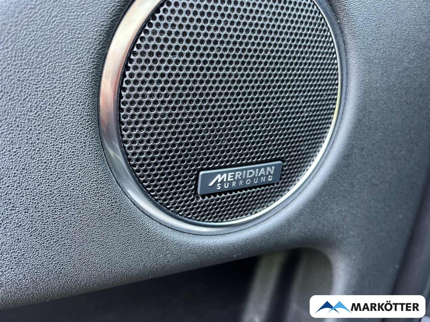 Fahrzeugabbildung Land Rover Discovery Sport D200 SE R-Dynamic/Black-Pkt/AHK