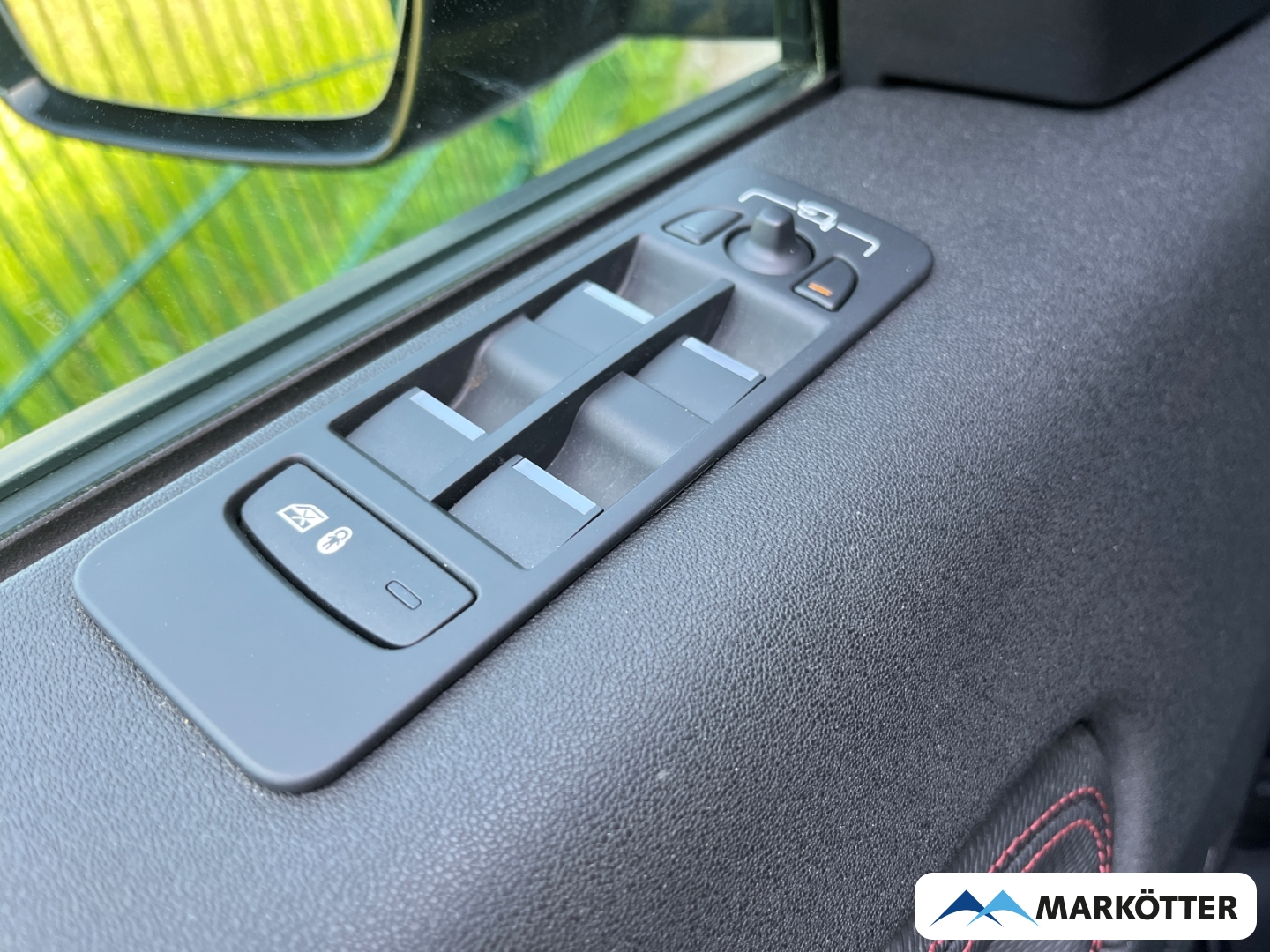 Fahrzeugabbildung Land Rover Discovery Sport D200 SE R-Dynamic/Black-Pkt/AHK