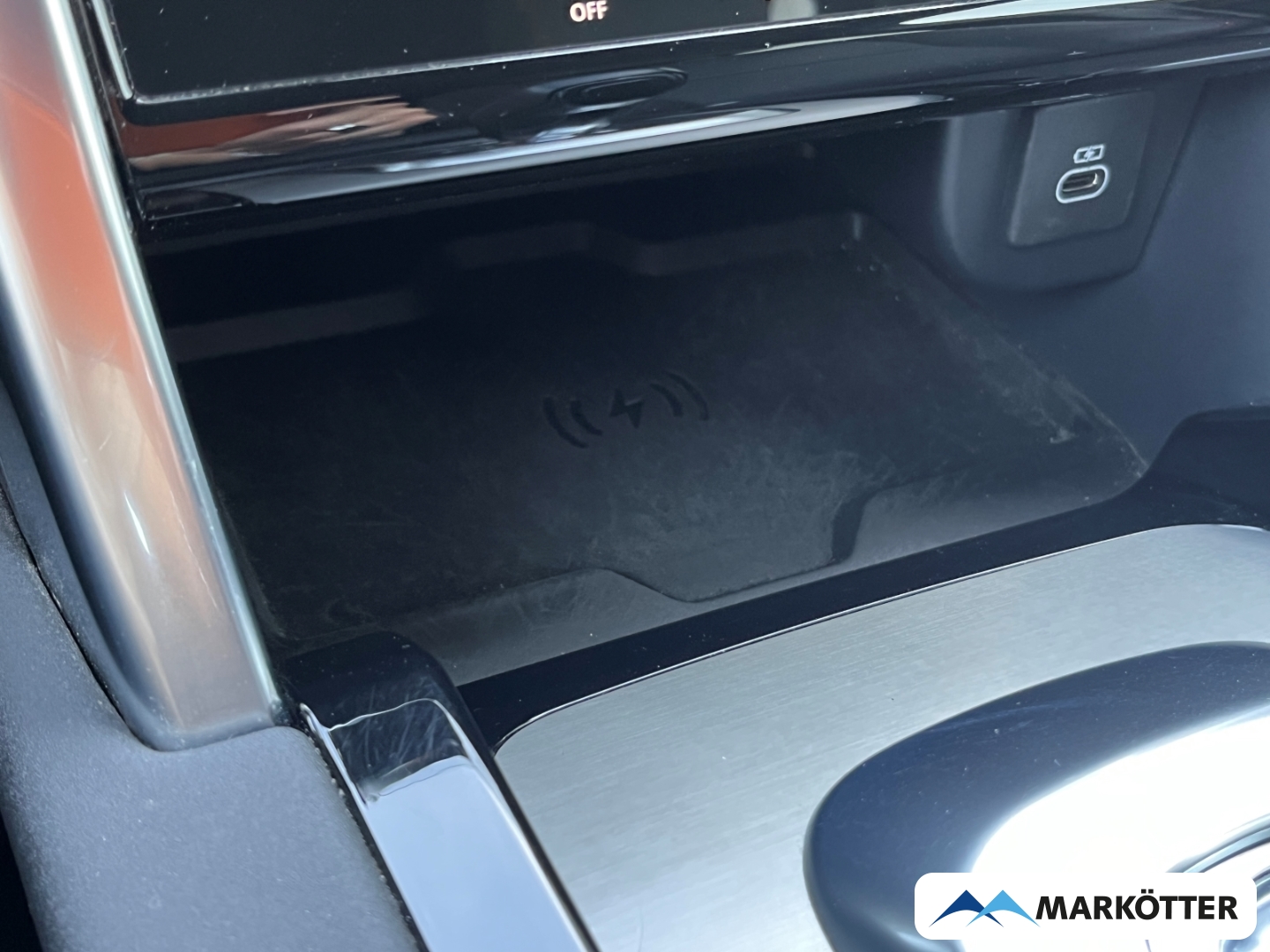 Fahrzeugabbildung Land Rover Discovery Sport D200 SE R-Dynamic/Black-Pkt/AHK