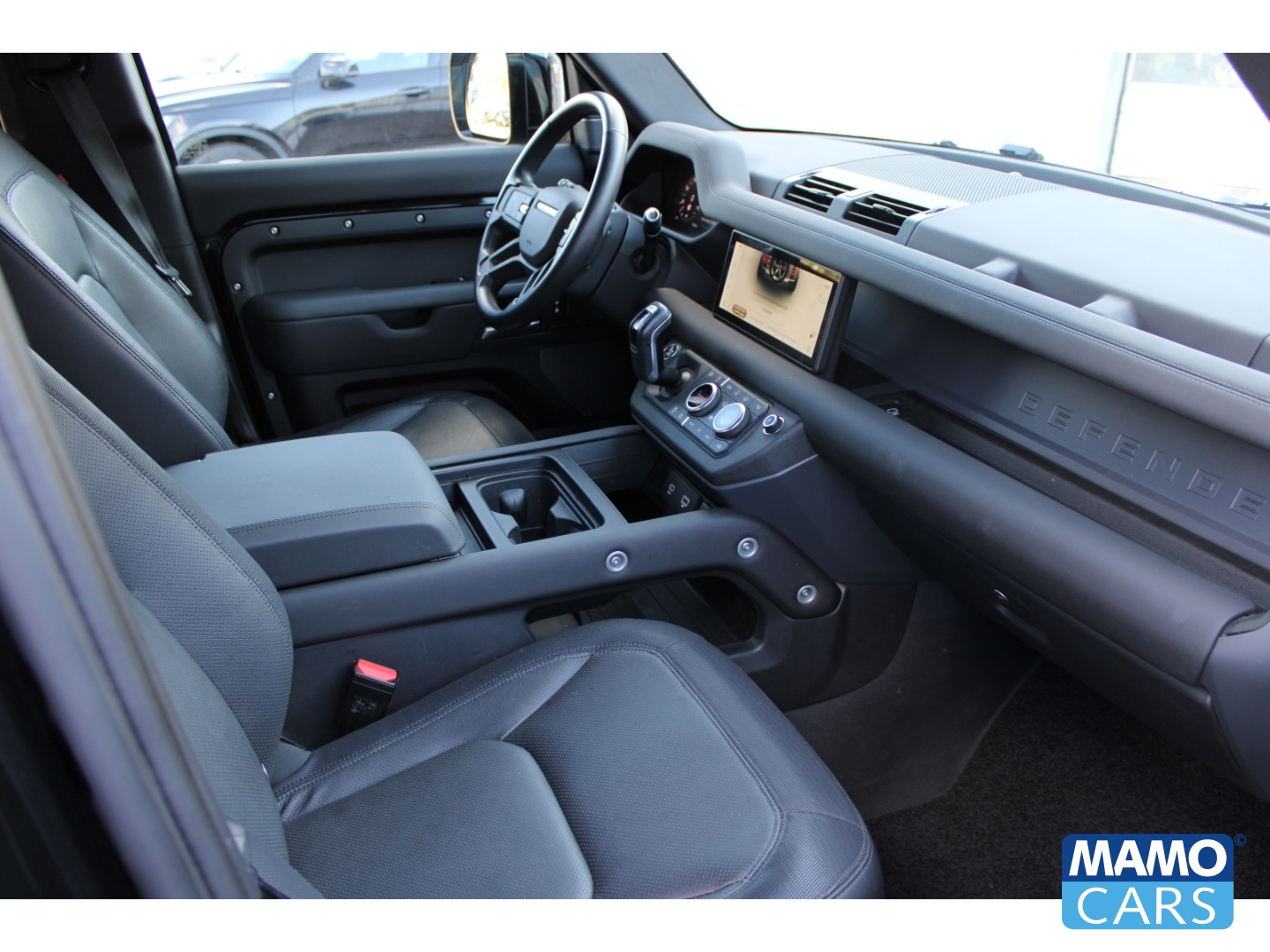 Fahrzeugabbildung Land Rover Defender 110 D200 X-Dynamic SE/AHK/WINTER/BLACK/20 Zoll