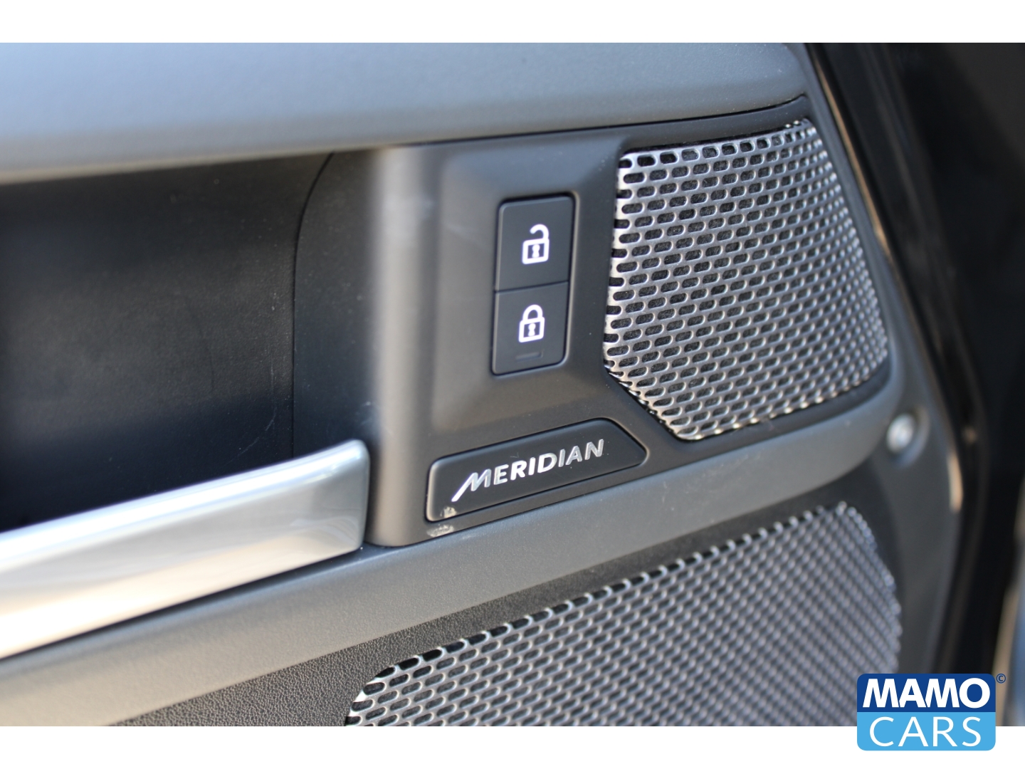 Fahrzeugabbildung Land Rover Defender 110 D200 X-Dynamic SE/AHK/WINTER/BLACK/20 Zoll