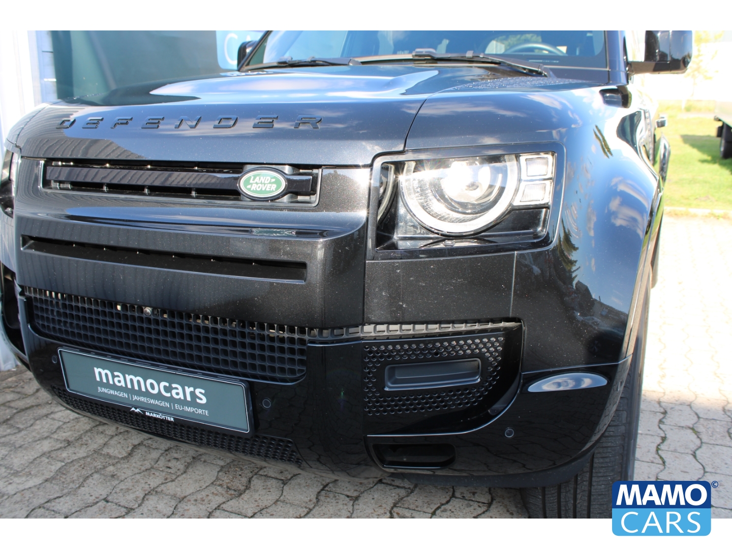 Fahrzeugabbildung Land Rover Defender 110 D200 X-Dynamic SE/AHK/WINTER/BLACK/20 Zoll