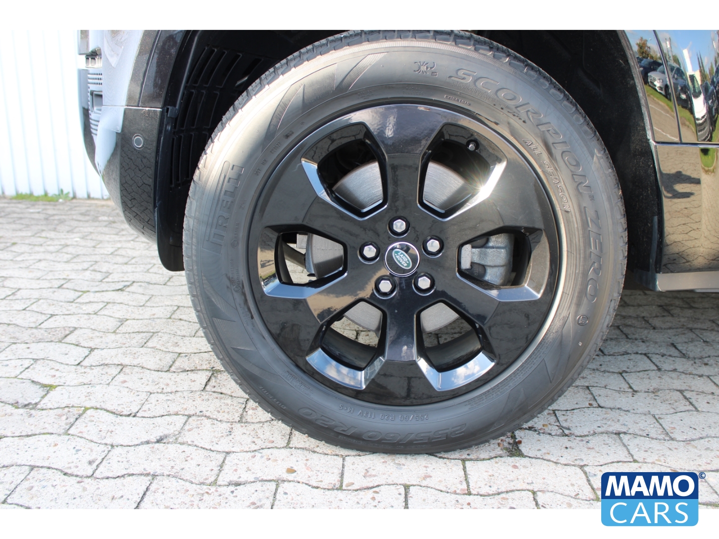 Fahrzeugabbildung Land Rover Defender 110 D200 X-Dynamic SE/AHK/WINTER/BLACK/20 Zoll
