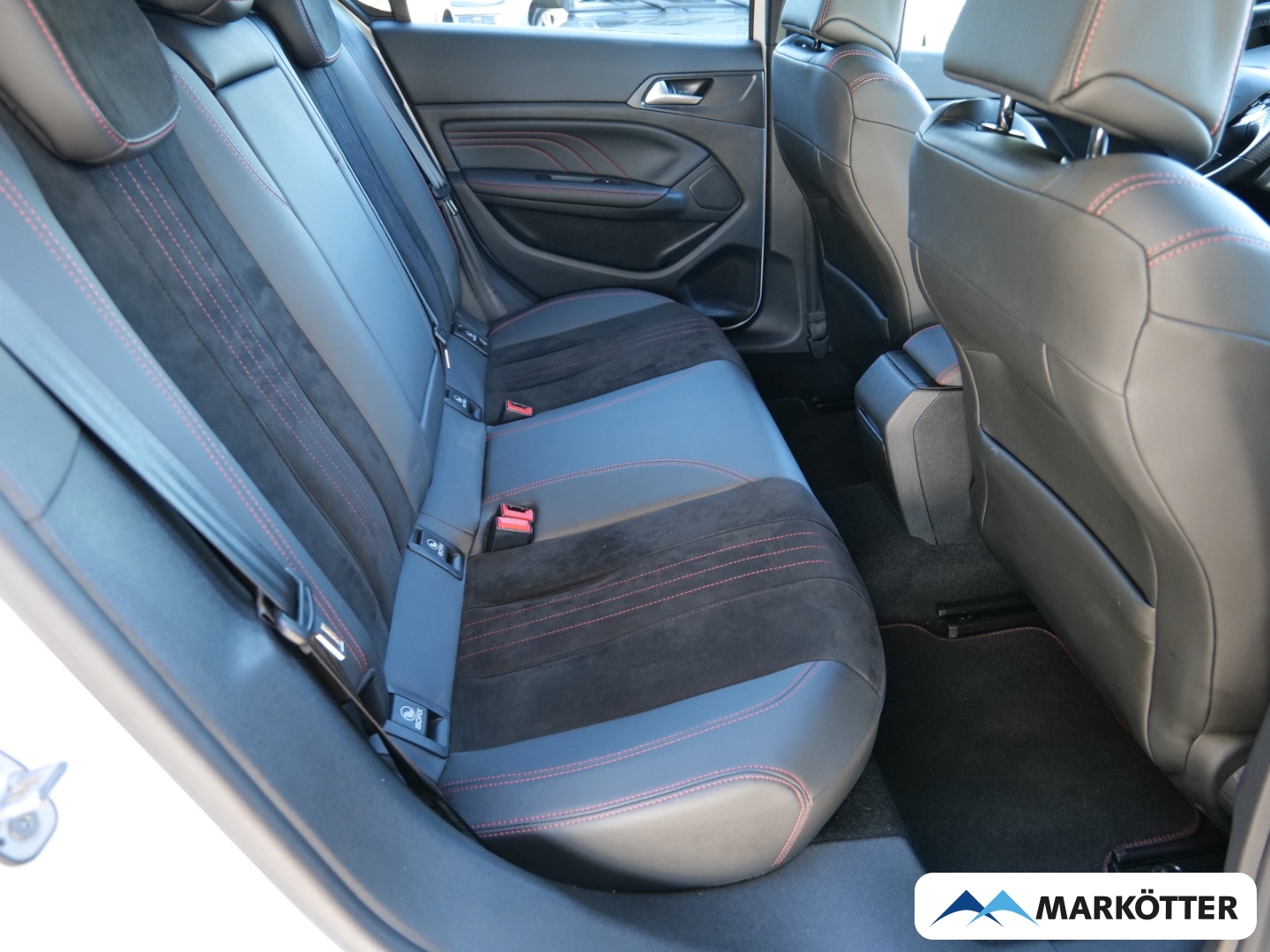 Fahrzeugabbildung Peugeot 308 1.5 BlueHDi GT-Line Alcantara/Sparco/Massage