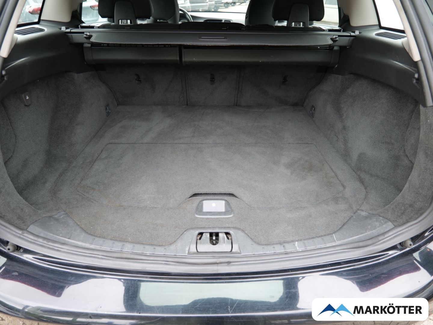 Fahrzeugabbildung Volvo V60 D3 Momentum /HU 01.2028/AHK/