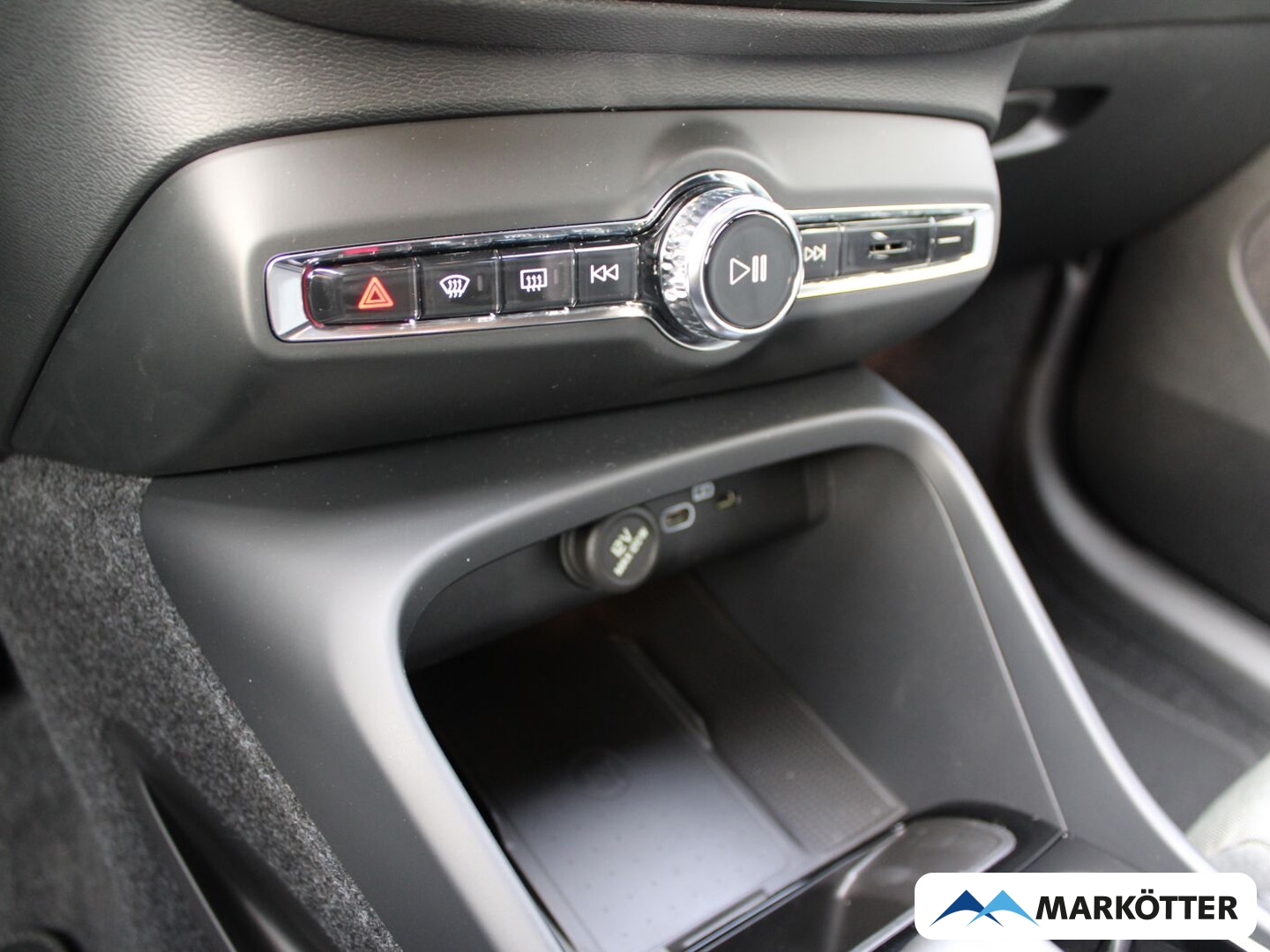 Fahrzeugabbildung Volvo XC40 B4 Plus Black Edition/360°CAM/AHK GEWERBE