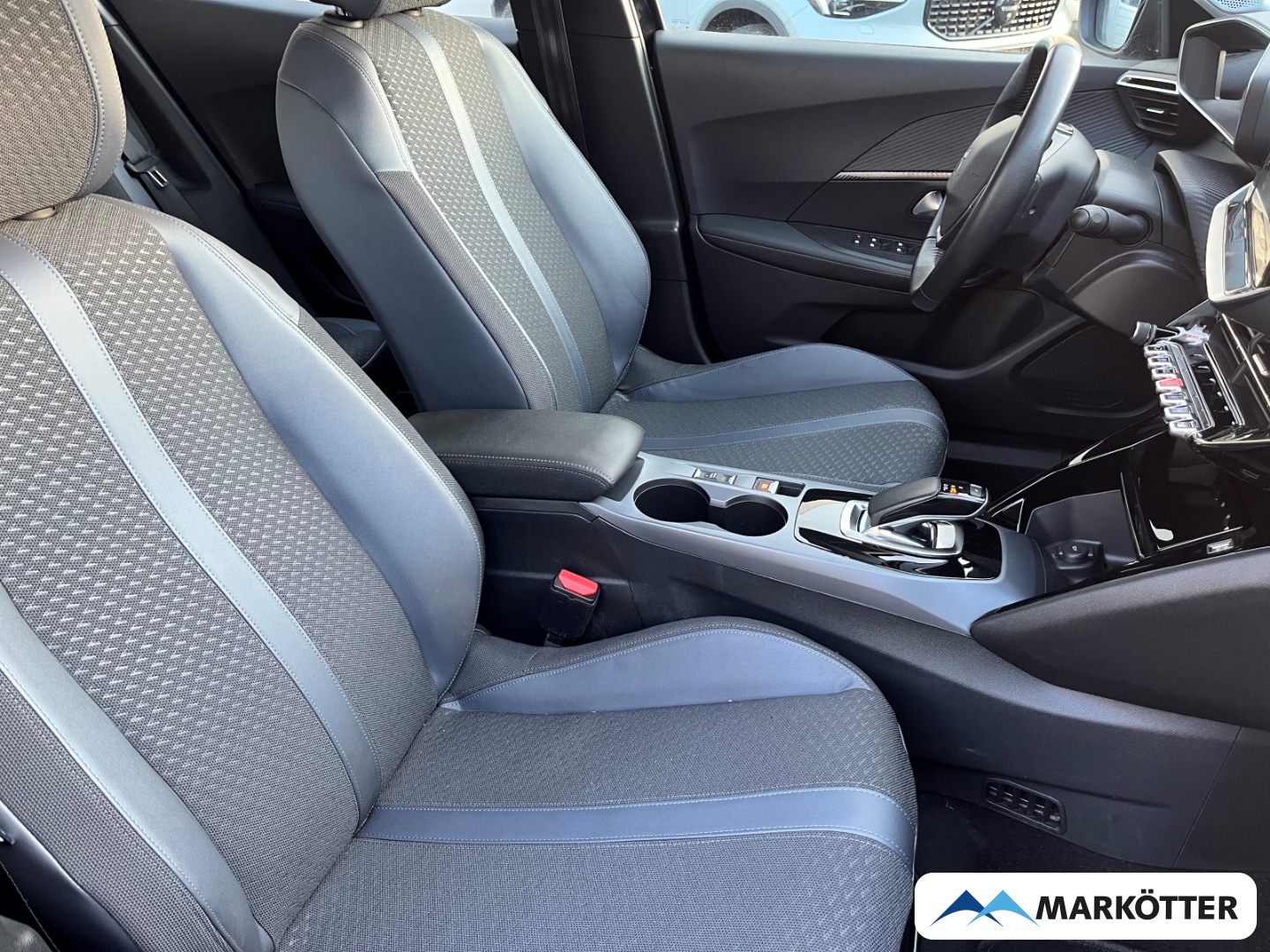 Fahrzeugabbildung Peugeot 2008 e- Allure Elektro TEMP/SHZ/CAM/CRPLY