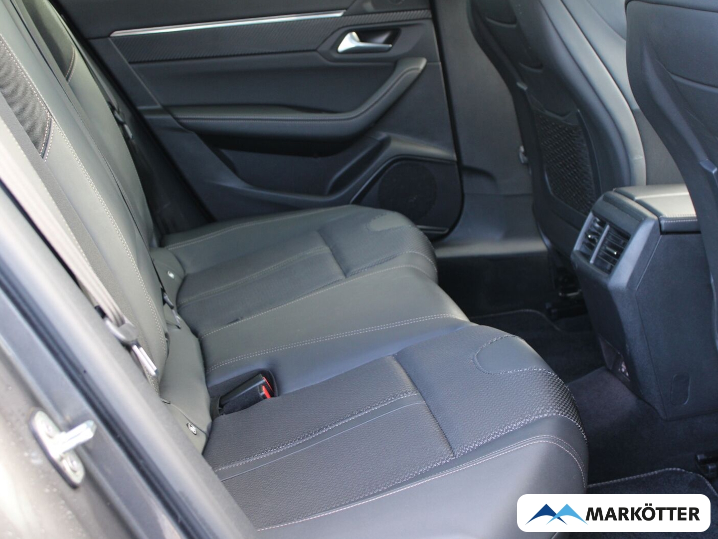 Fahrzeugabbildung Peugeot 508 SW Hybrid 225 GT ACC/PANO/NAVI/