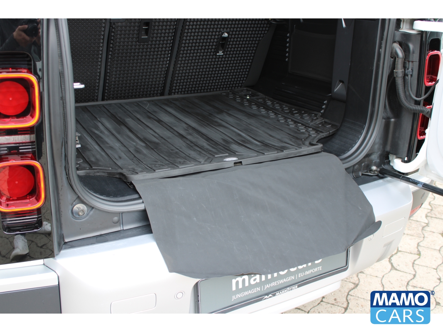 Fahrzeugabbildung Land Rover Defender 110 D200 S/LUFT/PANO/AHK/WINTER